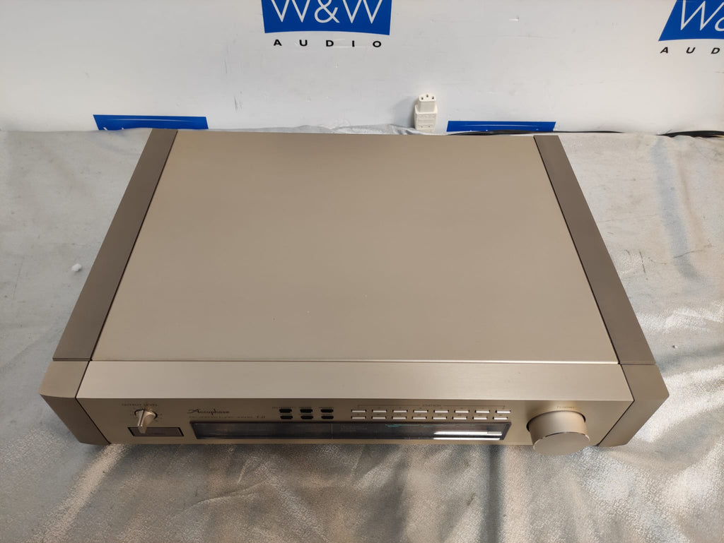 Accuphase T-11