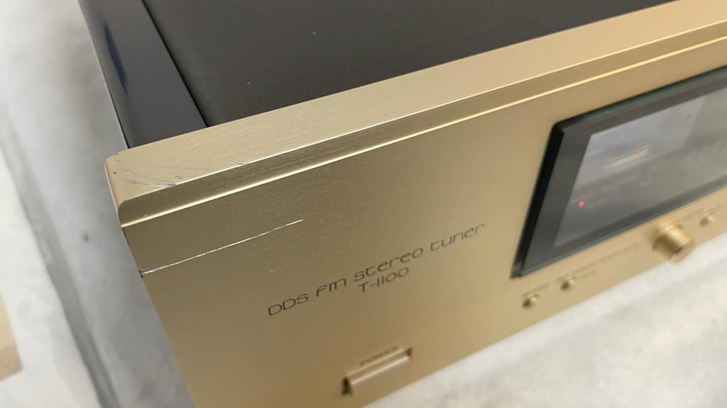 Accuphase T-1100