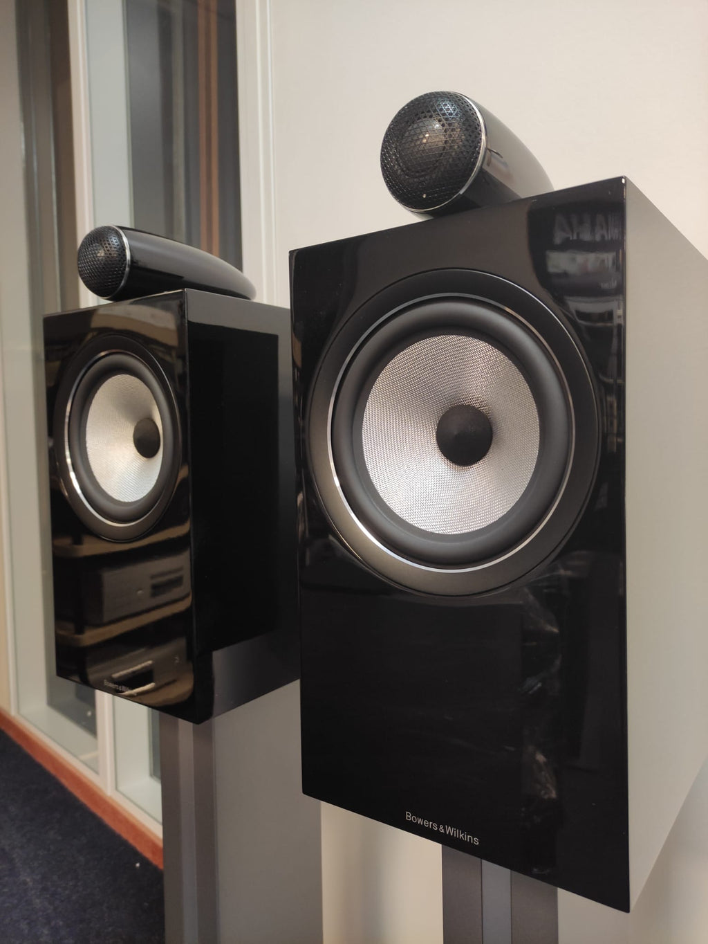 Bowers and Wilkins 705 S2