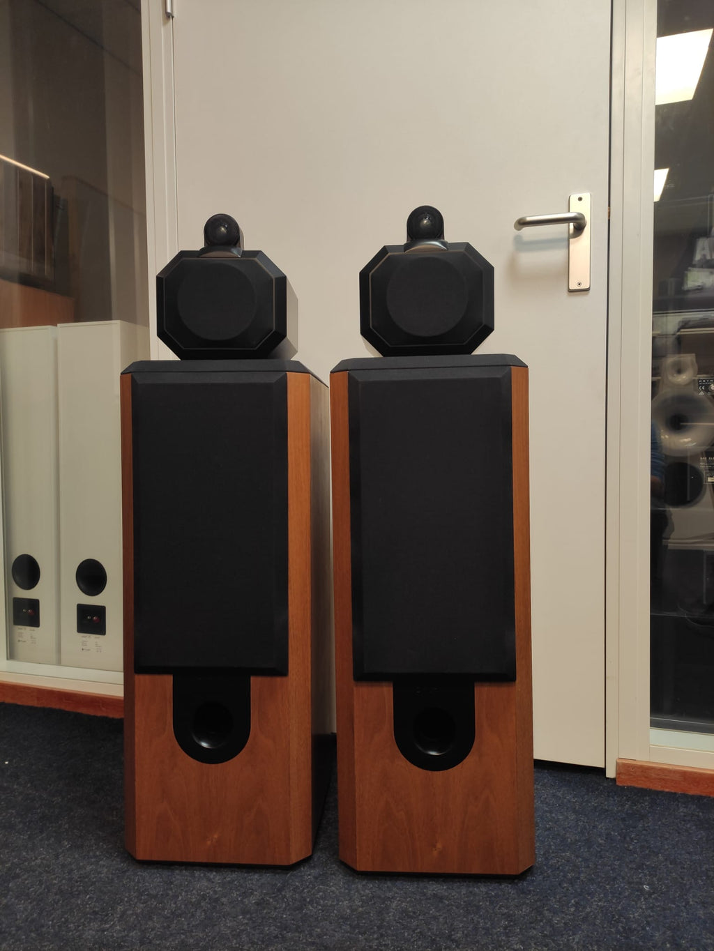 Bowers and Wilkins 802 S3