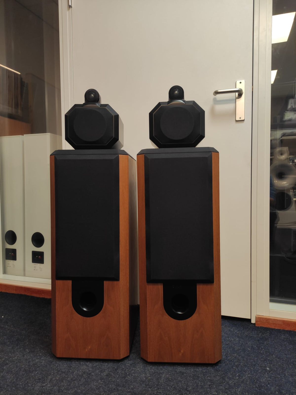 Bowers and Wilkins 802 S3