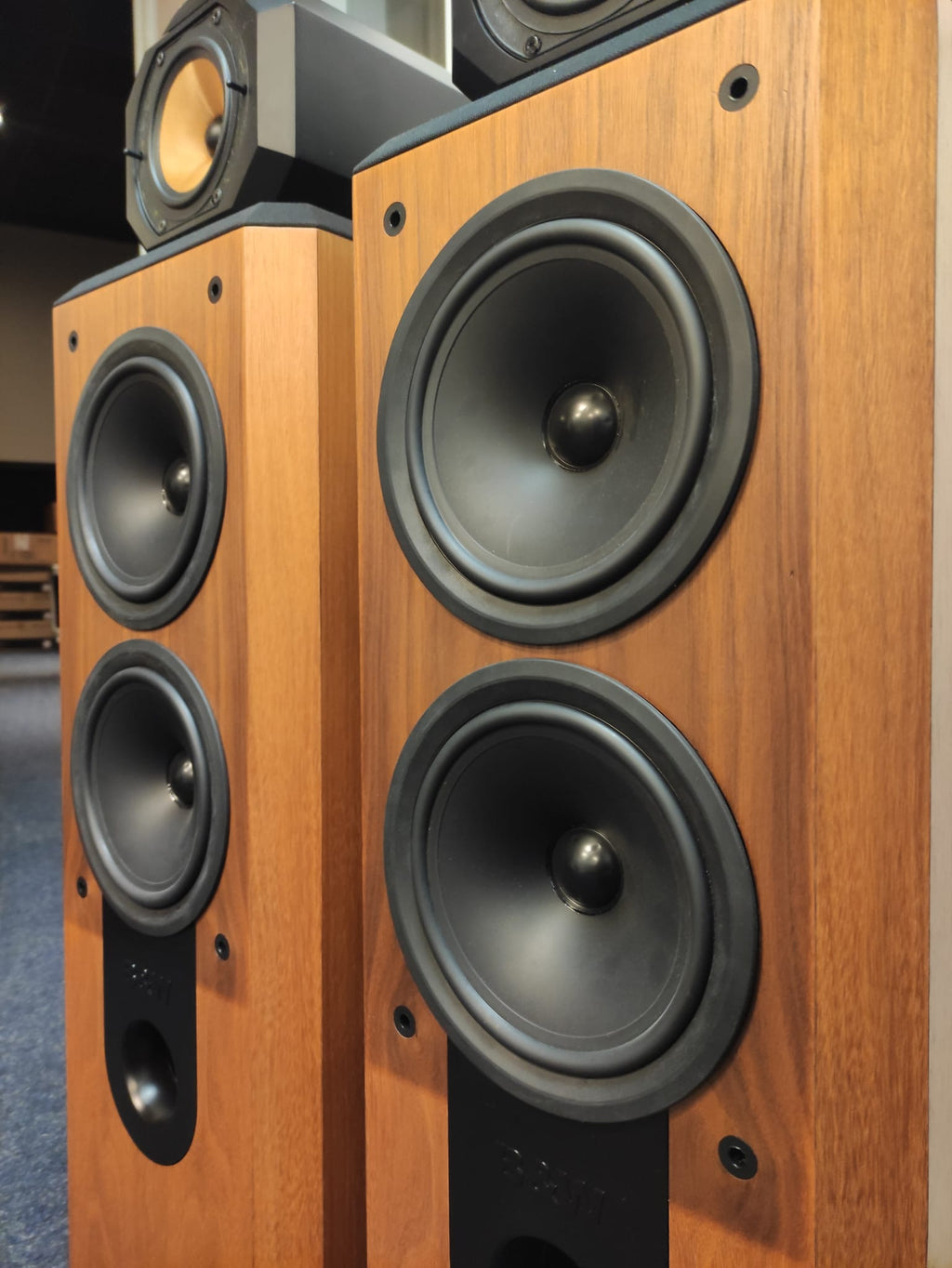 Bowers and Wilkins 802 S3