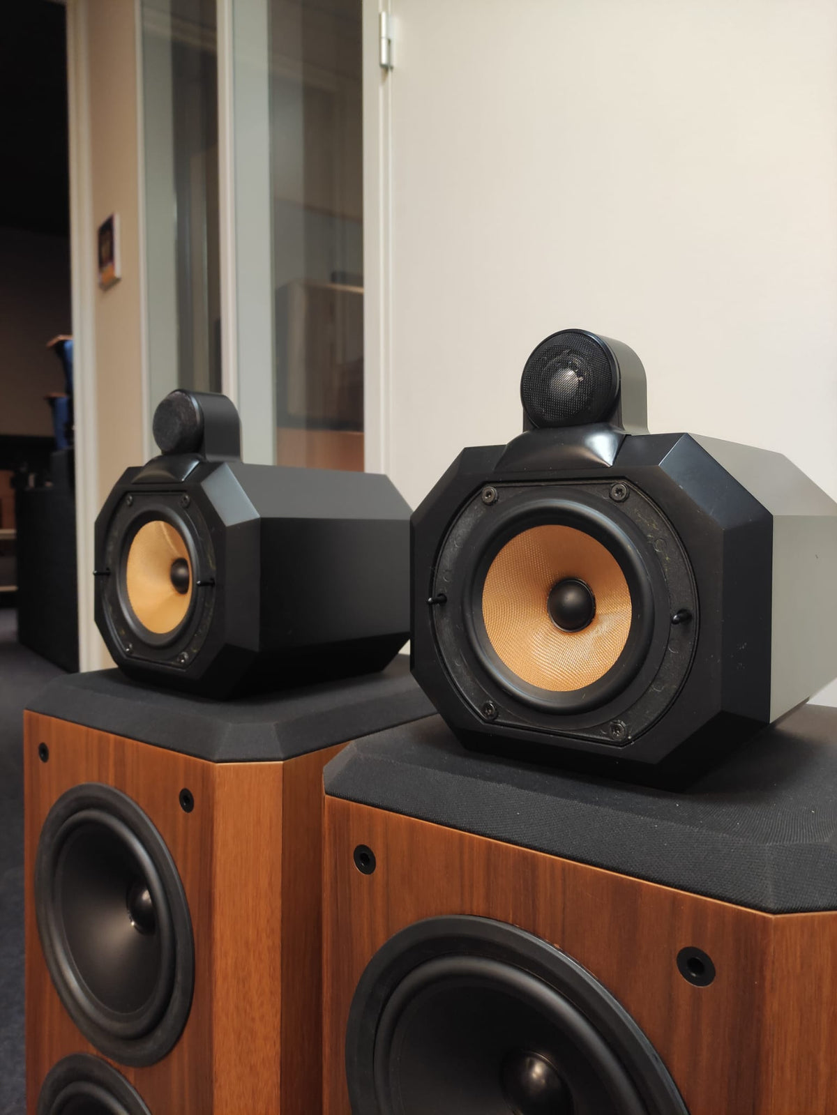 Bowers and Wilkins 802 S3