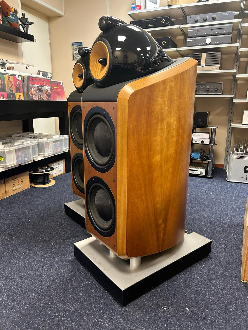 Bowers And Wilkins Nautilus 800