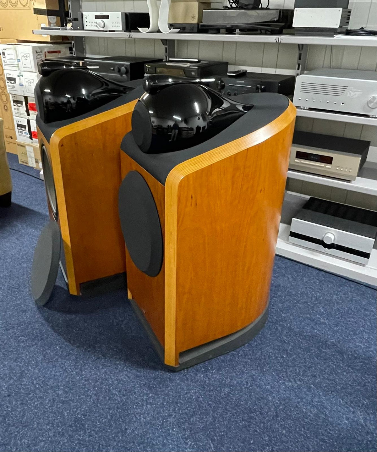 Bowers and Wilkins Nautilus 801