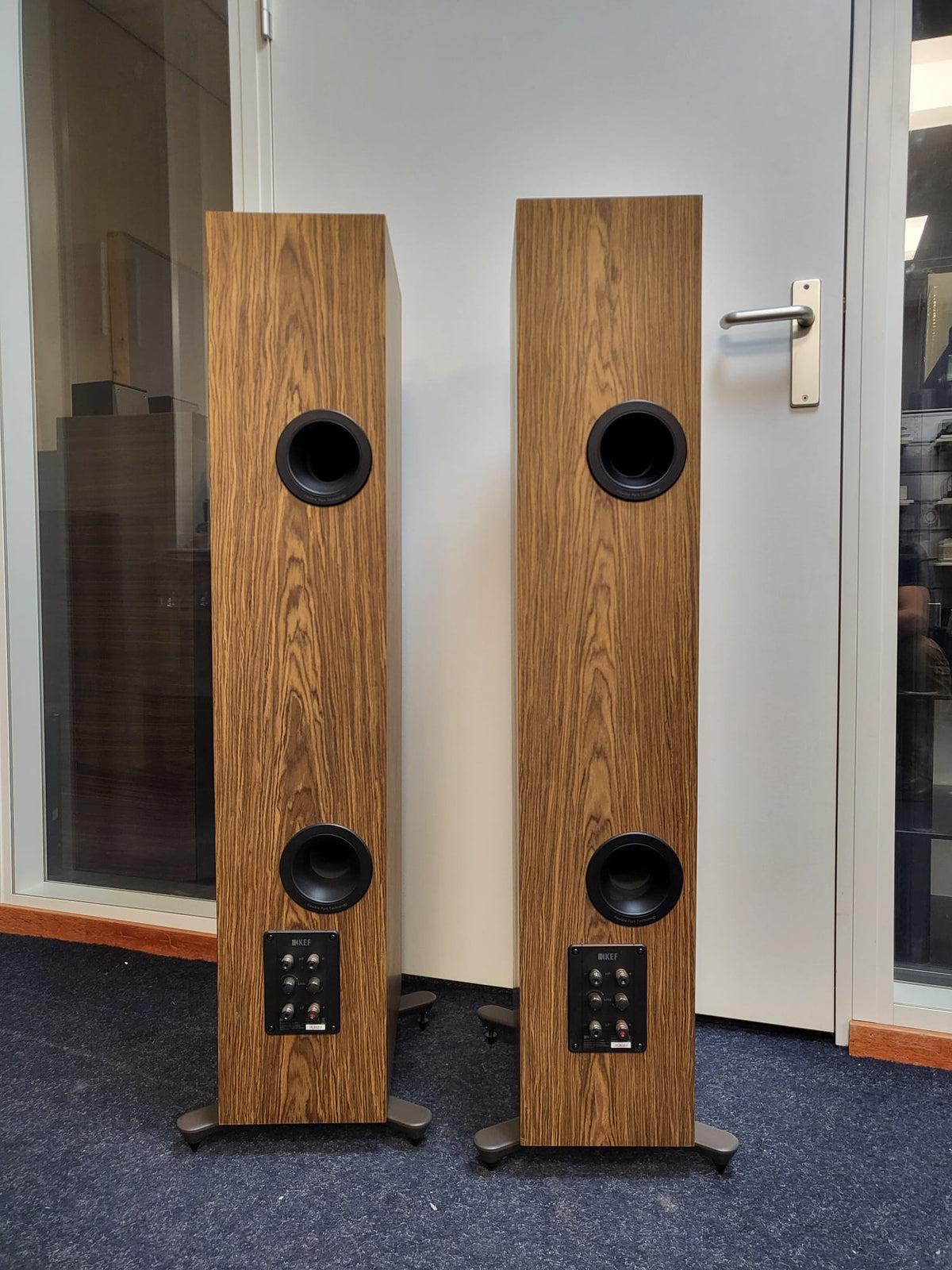 Kef R7