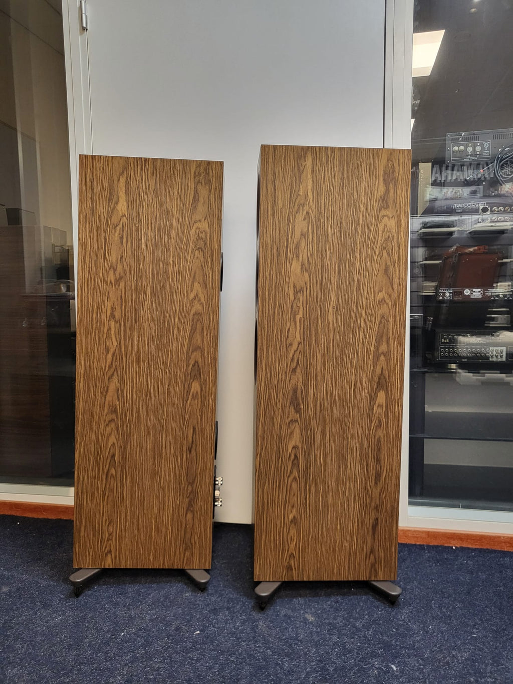 Kef R7