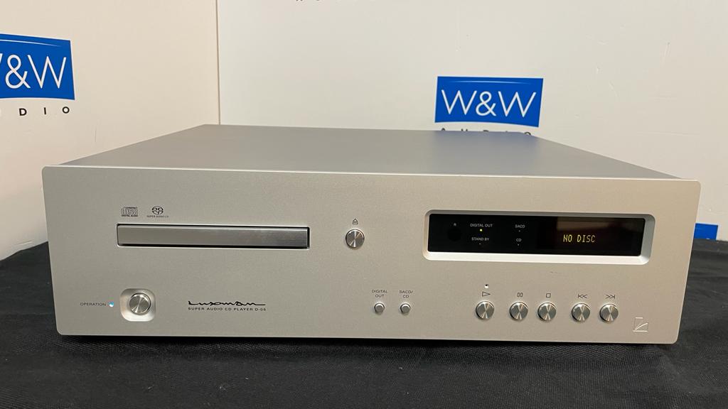 Luxman D-05