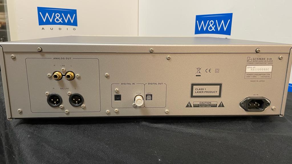 Luxman D-05