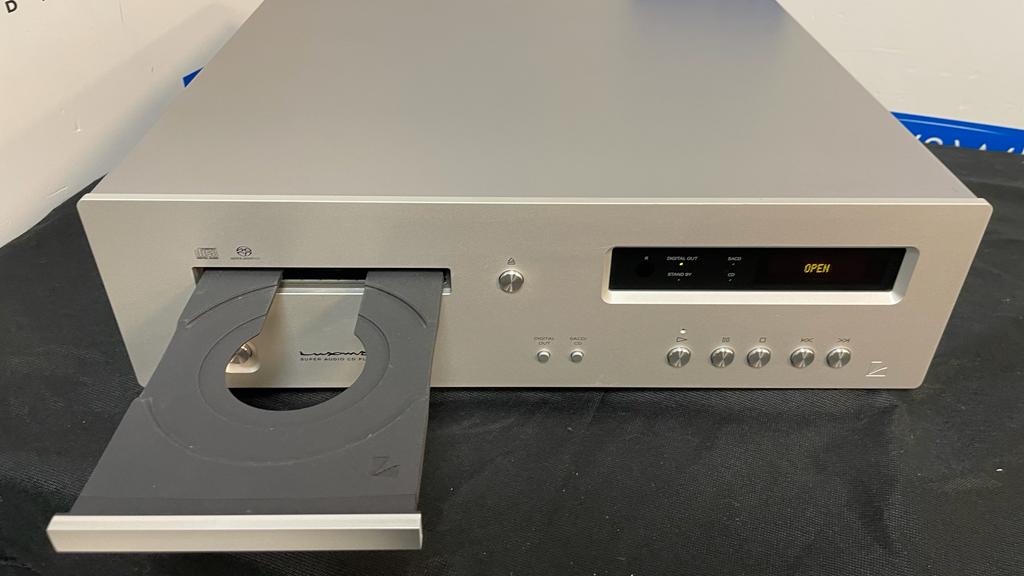 Luxman D-05