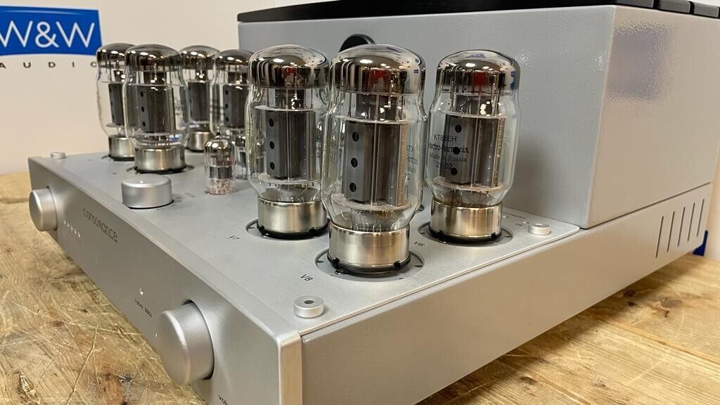 Opera Consonance Cyber 880i