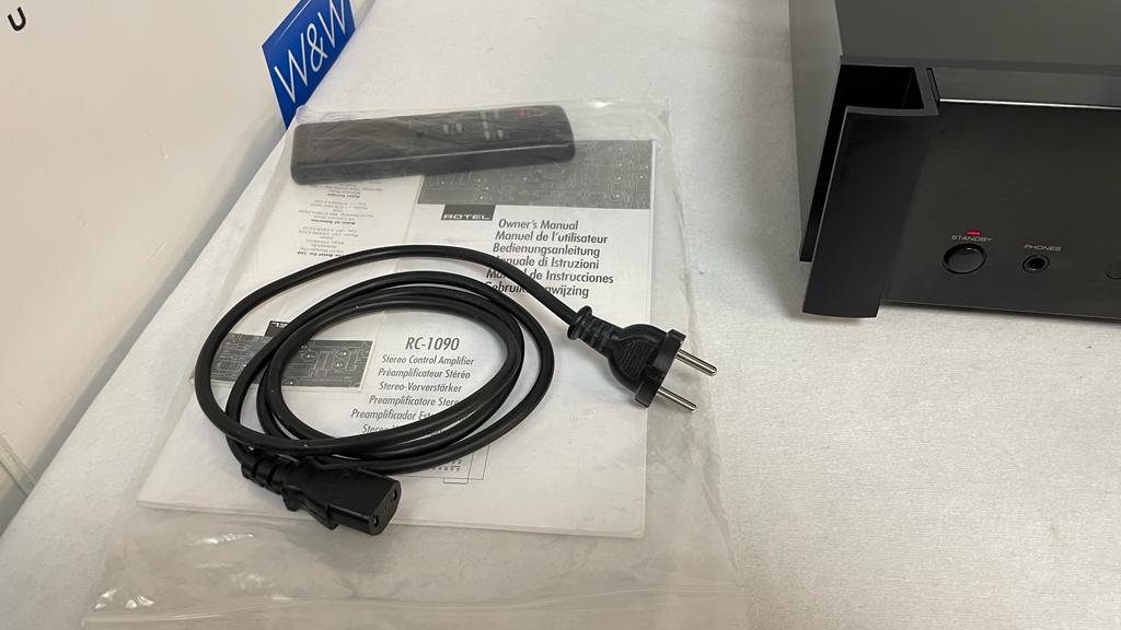 Rotel RC-1090 black