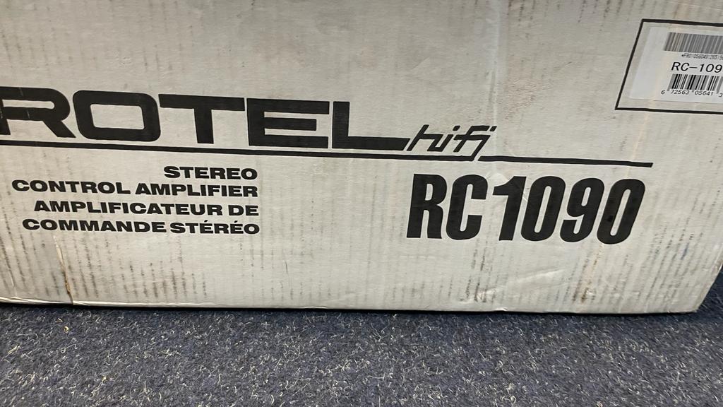 Rotel RC-1090 black