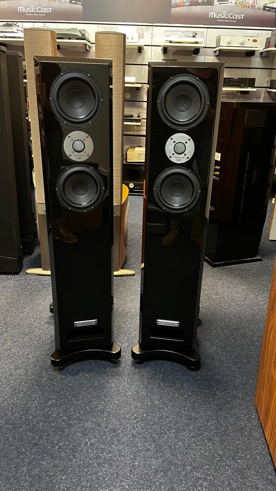 Usher Mini Dancer 2 DMD Walnut