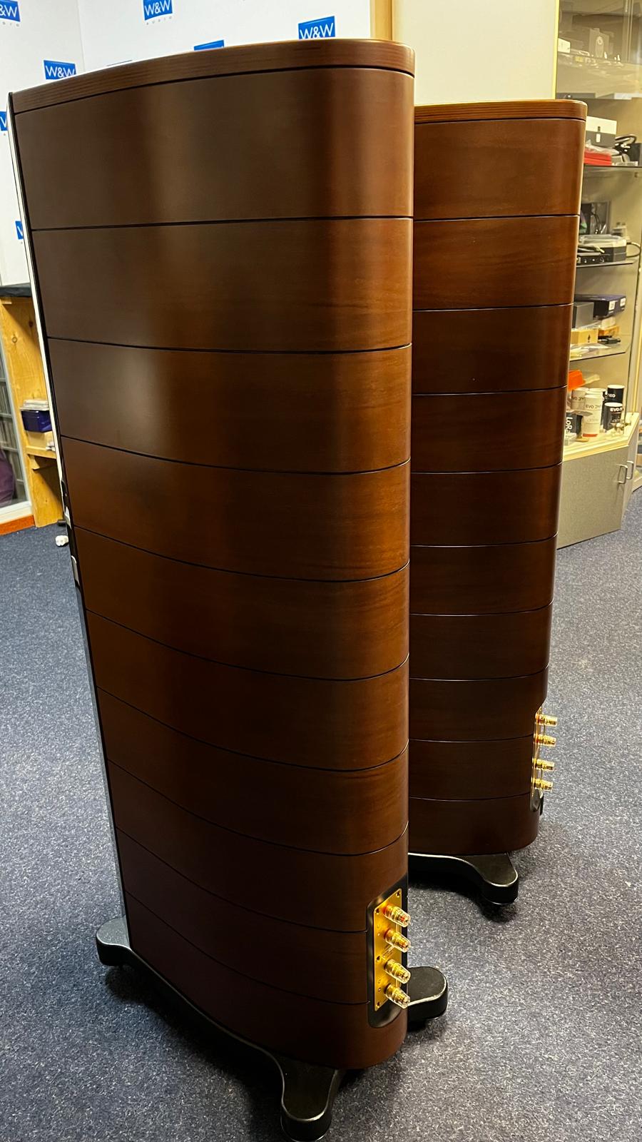 Usher Mini Dancer 2 DMD Walnut