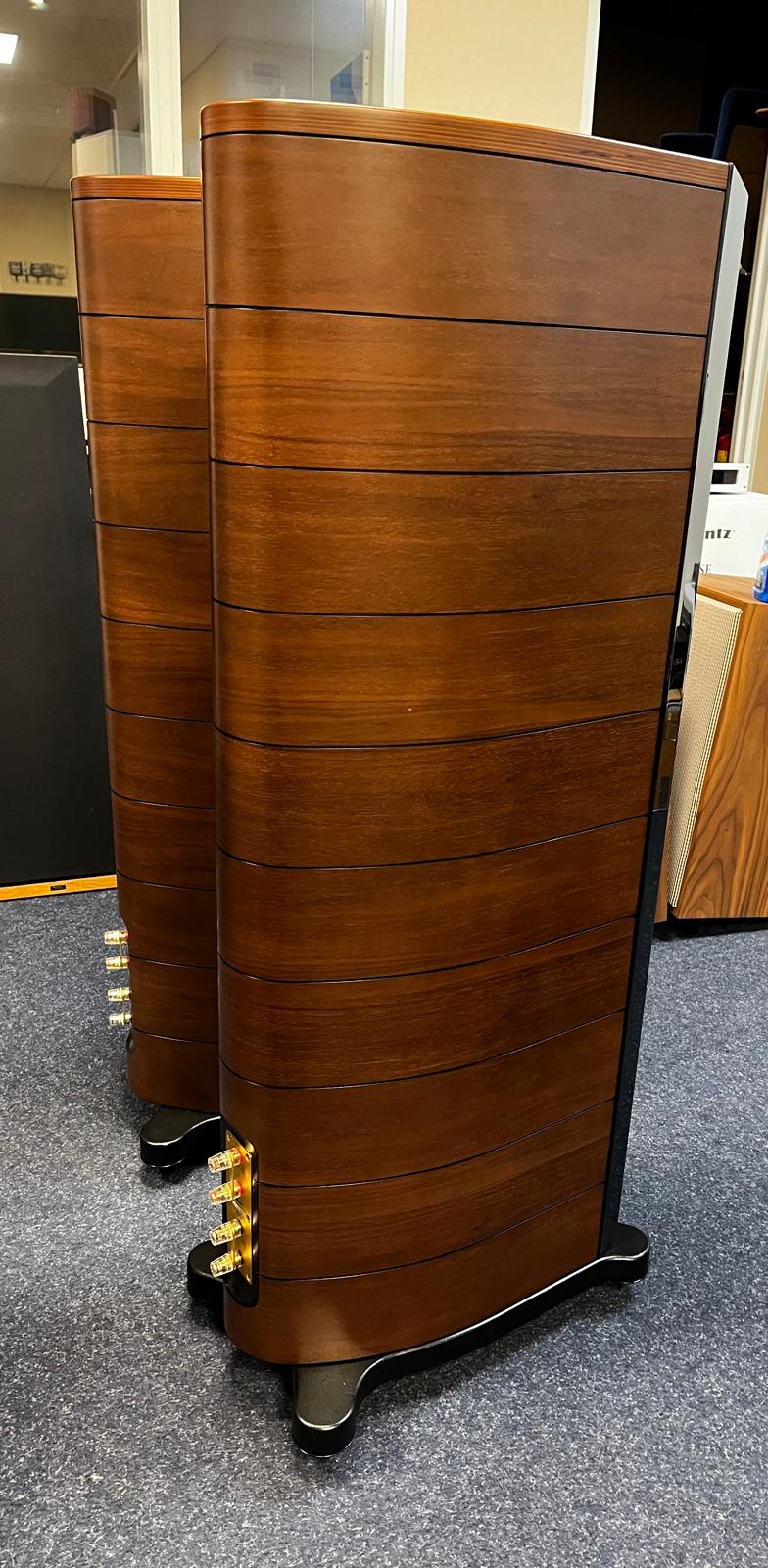 Usher Mini Dancer 2 DMD Walnut