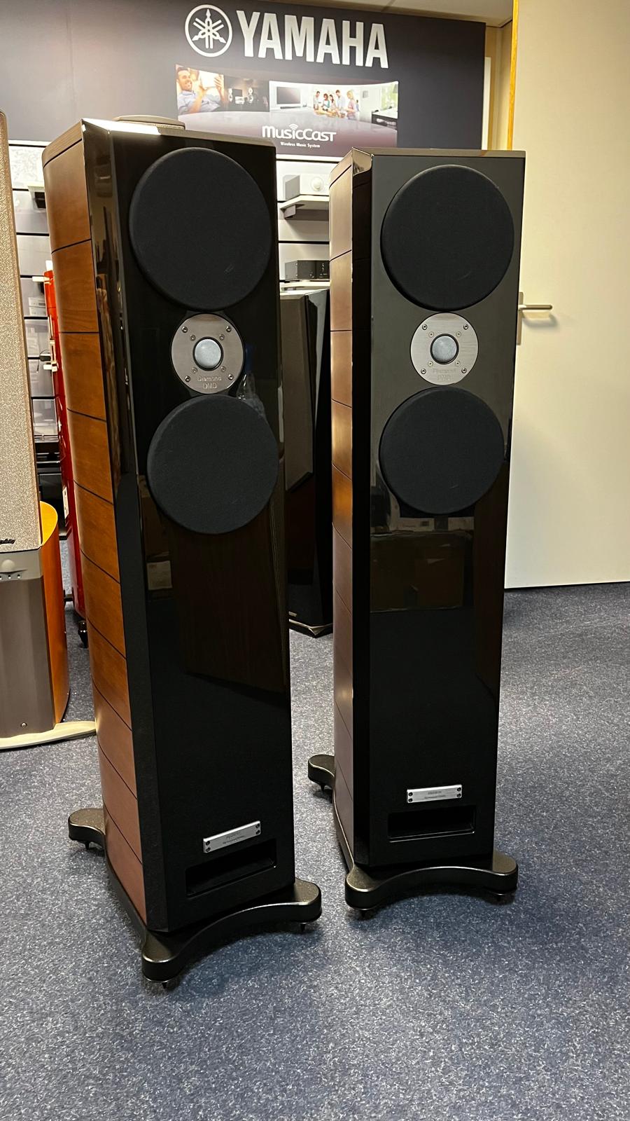 Usher Mini Dancer 2 DMD Walnut
